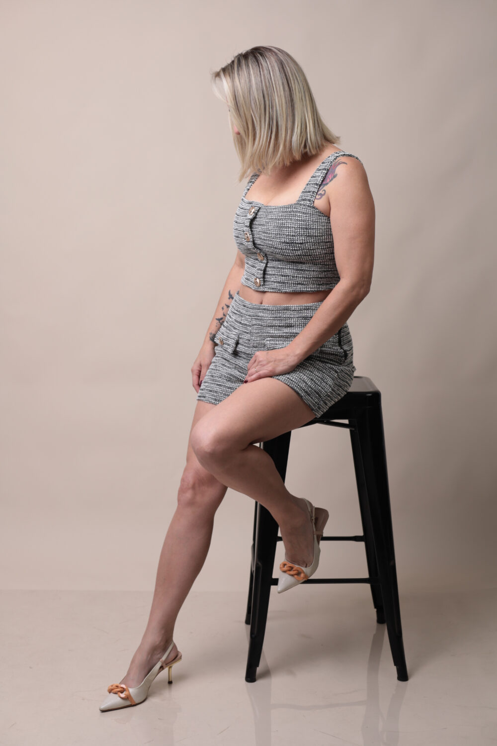 Conjunto Tweed Cinza com Botões Dourados