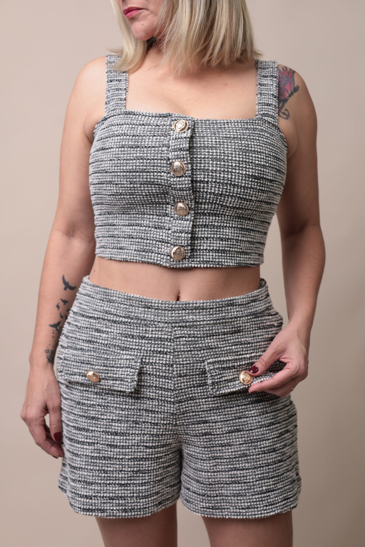 Conjunto Tweed Cinza com Botões Dourados - Imagem 3