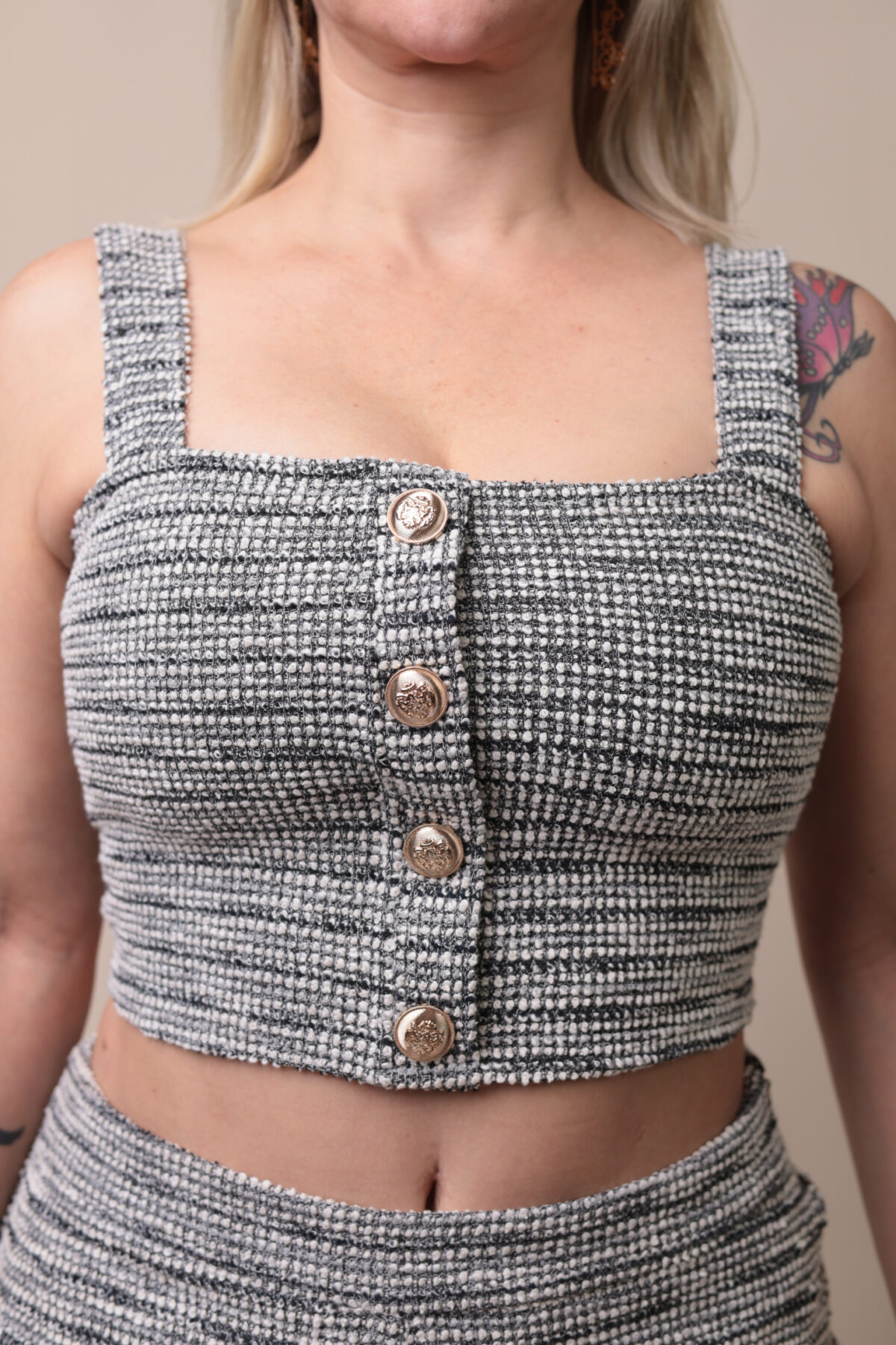 Conjunto Tweed Cinza com Botões Dourados - Imagem 4